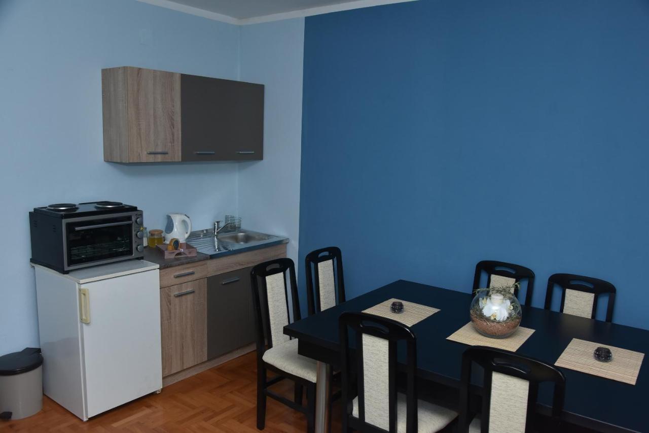 Blue House Apartment Ni Buitenkant foto