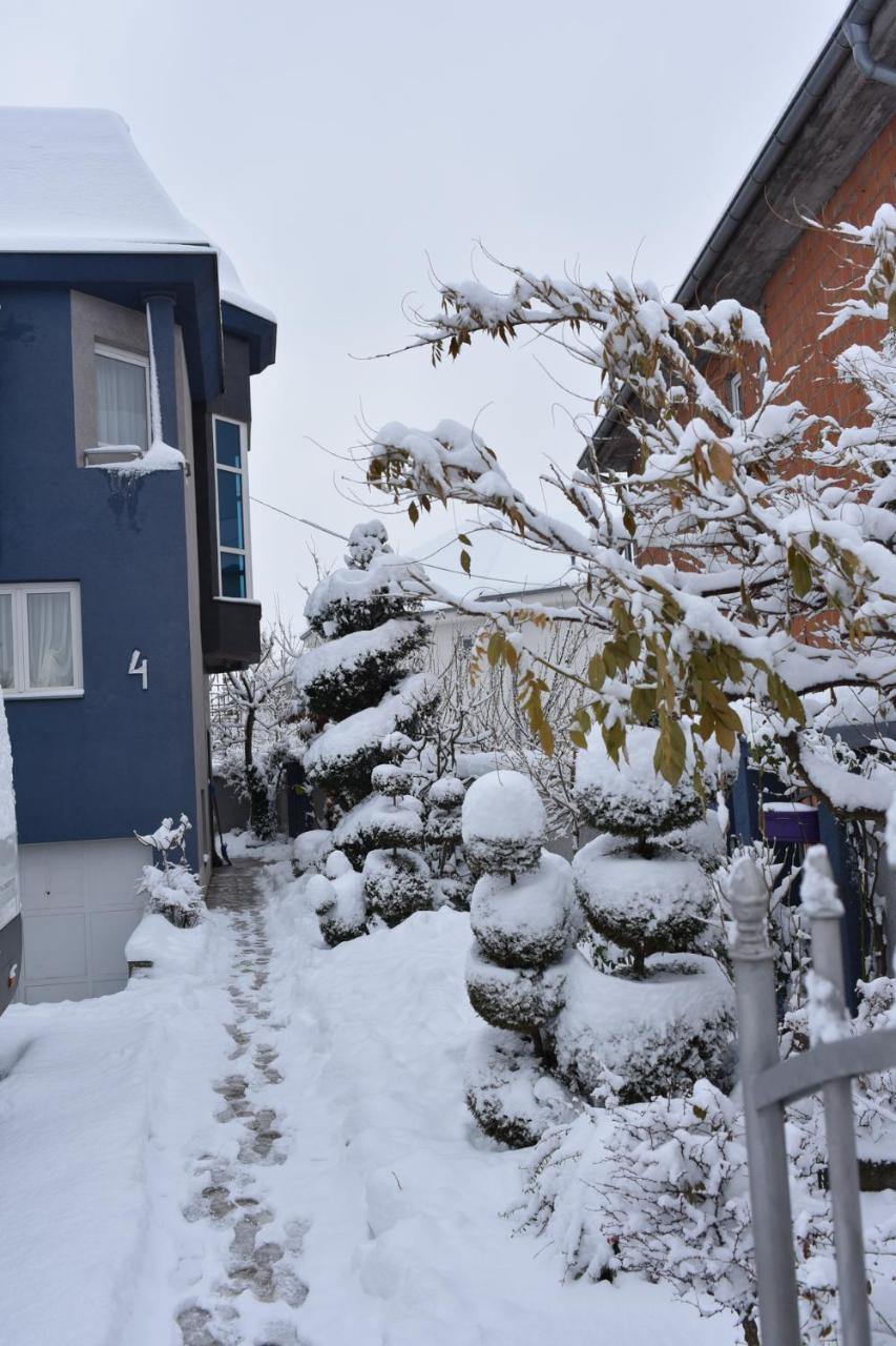 Blue House Apartment Ni Buitenkant foto